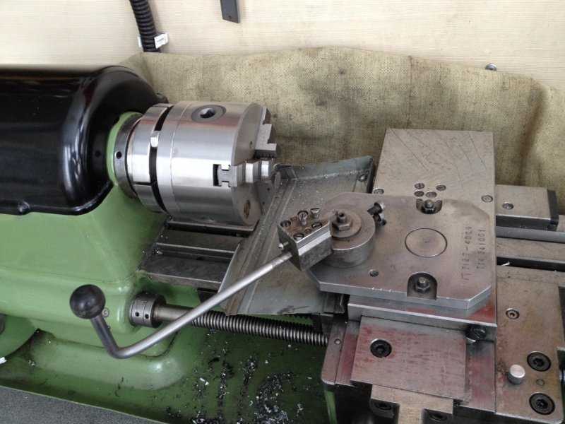 Приспособления для токарного по металлу. Люнет для токарного иж 611. Приспособления для токарного по металлу. Самодельный резцедержатель для токарного станка по металлу. Фрезерная приставка для токарного станка ммл 2140.