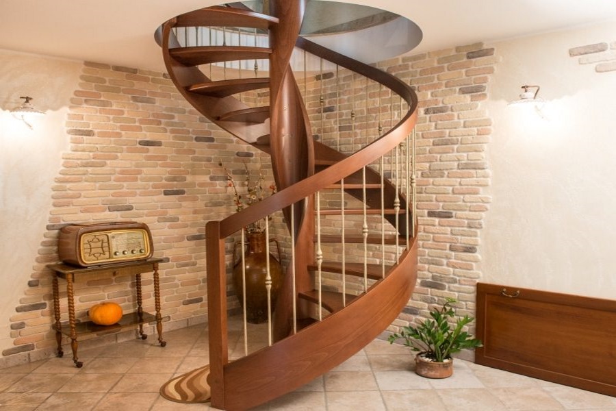 Компактные лестницы на 2 этаж в частном доме фото