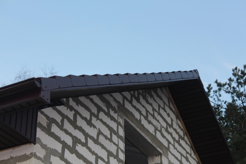 Торцевая планка для металлочерепицы фото на крыше