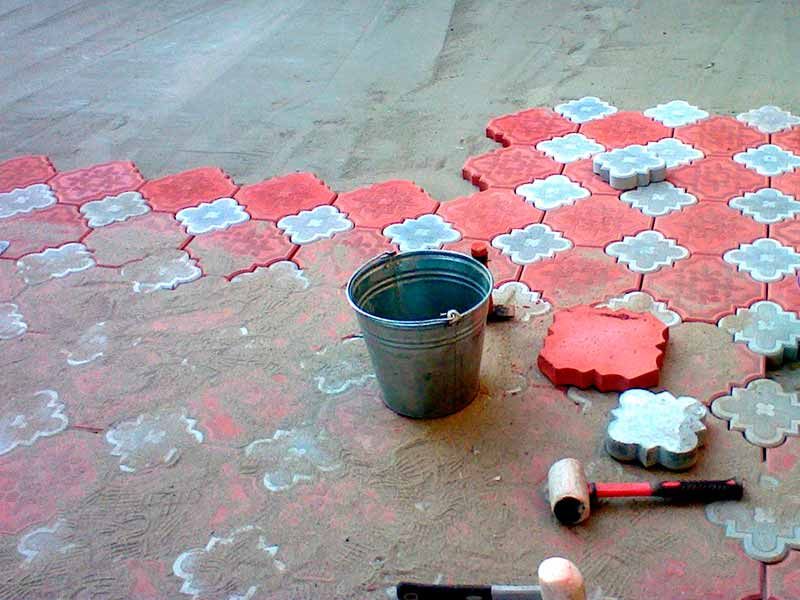 Укладка плитки на даче: Как уложить тротуарную плитку на даче своими ...