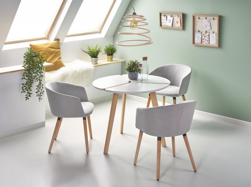 Круглый стол в интерьере комнаты для гостей: красота и функциональность