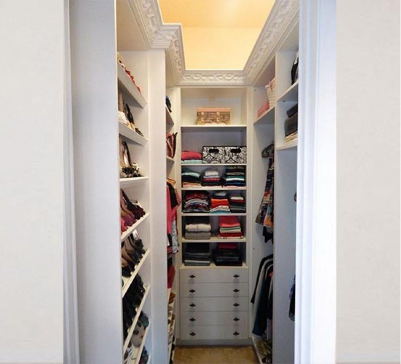 Как можно сделать гардеробную в маленькой комнате