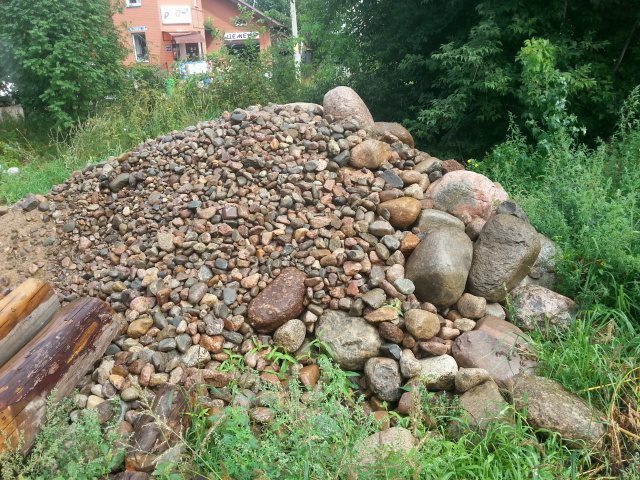 Камень забрать. Галька Балтийская. Природный камень где набрать. Взял камень. Валуны камни где взять.