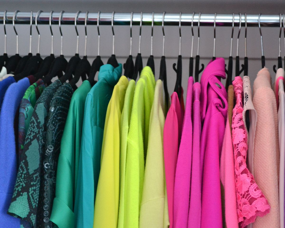 Closet - Wardrobe Color Code Arrangement