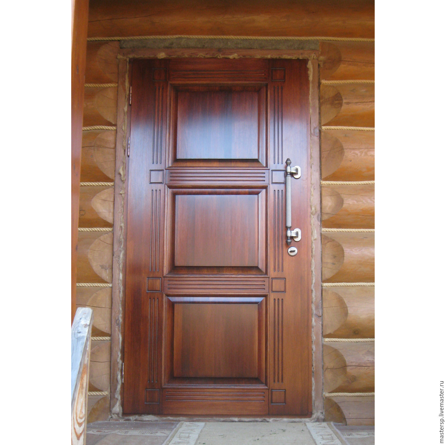 Двери деревянные дома цена. Дверь входная деревянная. Двери наружные деревянные. Деревянная уличная дверь. Входные двери из дерева.