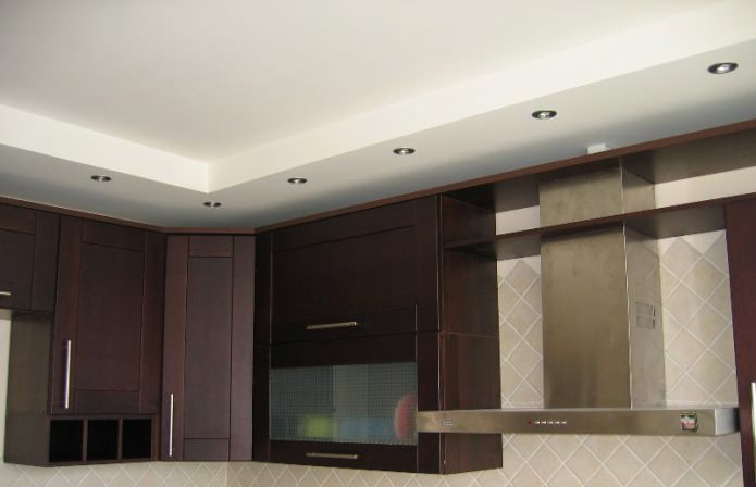 Двухуровневый потолок на кухне из гипсокартона