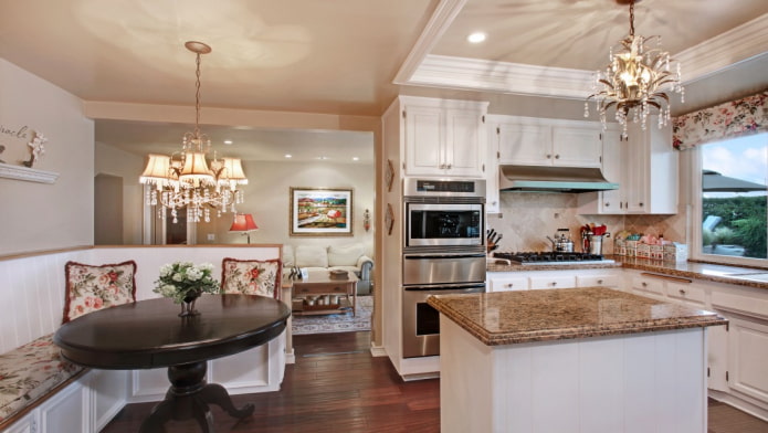 темно-коричневый пол в кухне-гостиной темно-коричневый пол в кухне-гостиной