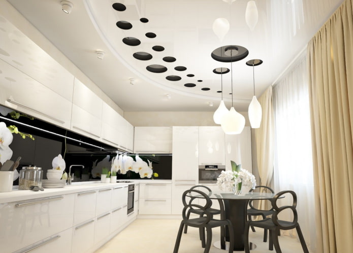 Натяжной потолок в кухне гостиной с зонированием