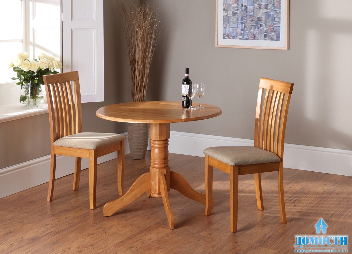 Кухонный стол стулья круглый. Круглый стол в интерьере. Стол кухонный. Круглый деревянный стол. Круглый обеденный стол в интерьере.