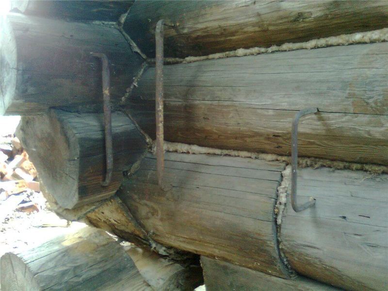  нижнего бревна в деревянном доме:  нижних венцов .