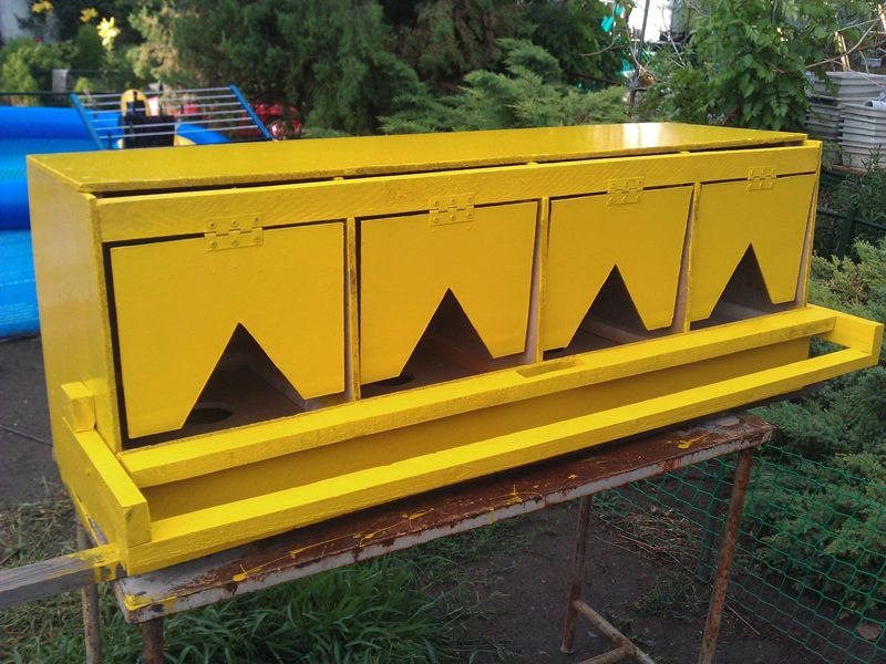 Заводские конструкции  предусмотрены сразу на несколько птиц