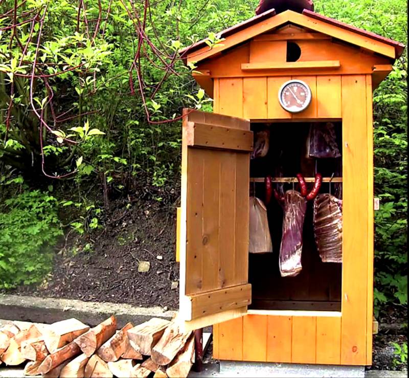 Корпус коптильни на своём месте