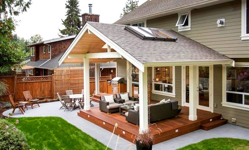 Комбинированное крыльцо для частного дома: фото входа с площадкой для отдыха