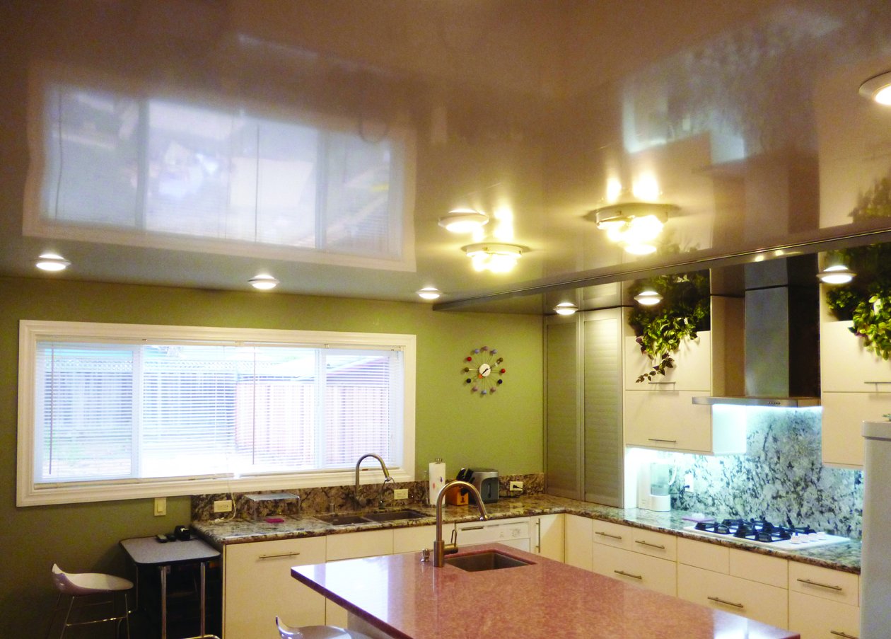 варианты света на кухне с натяжным потолком