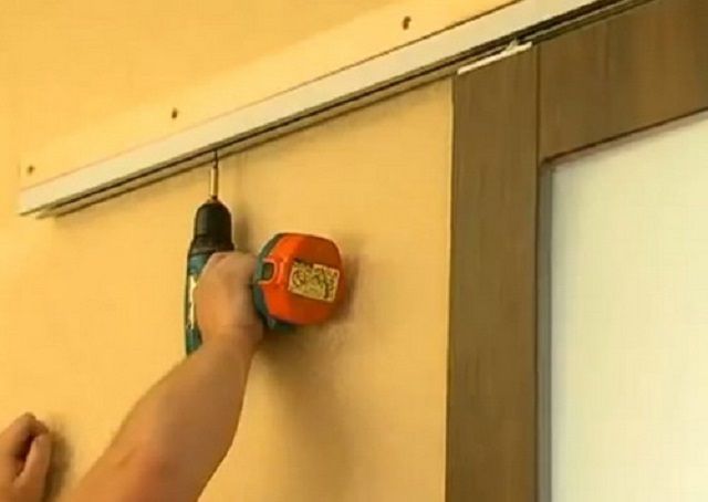 Крепление направляющей к брусу