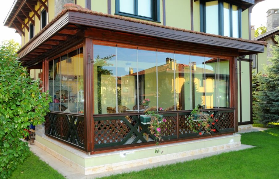 Дизайн стеклянной веранды в частном доме