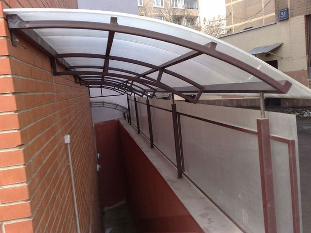 Сделали отдельный вход из подвала