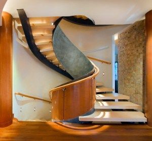 Винтовая лестница для спуска в подвал