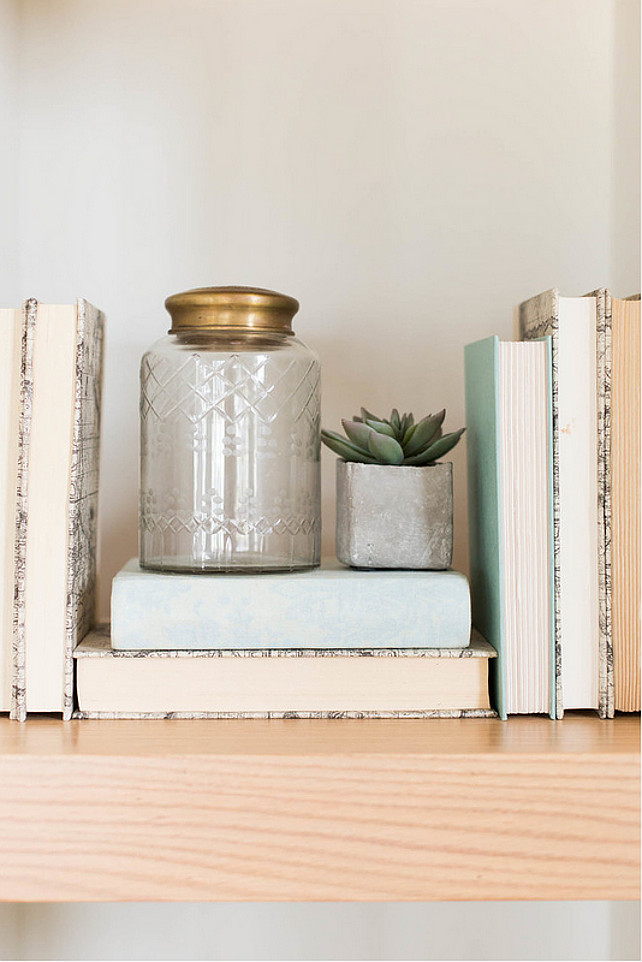 Bookshelf Decor. Neutral bookshelf decor ideas. Natural and neutral colors on bookshelf. Ashley Winn Design.