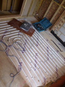 Laying the underfloor heating