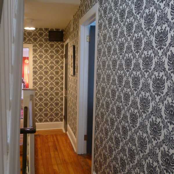 Дизайн коридора в квартире недорого с обоями