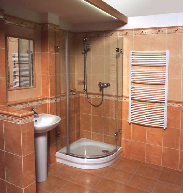 Отделка и дизайн ванной комнаты с душевой кабиной