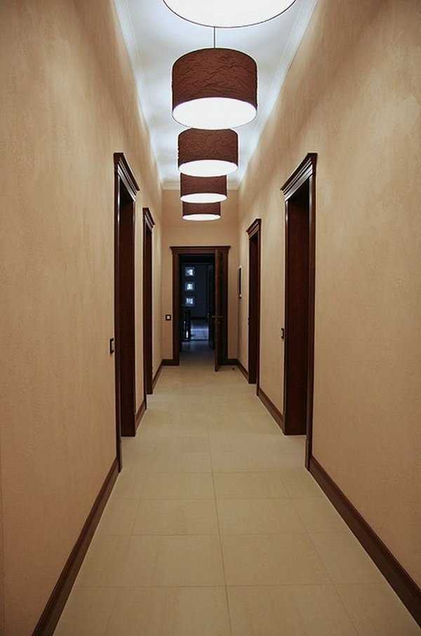 Дизайн узкого коридора в сталинке