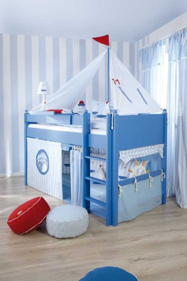 Детская кровать с корабликом
