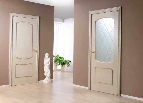 Белые глянцевые двери в интерьере