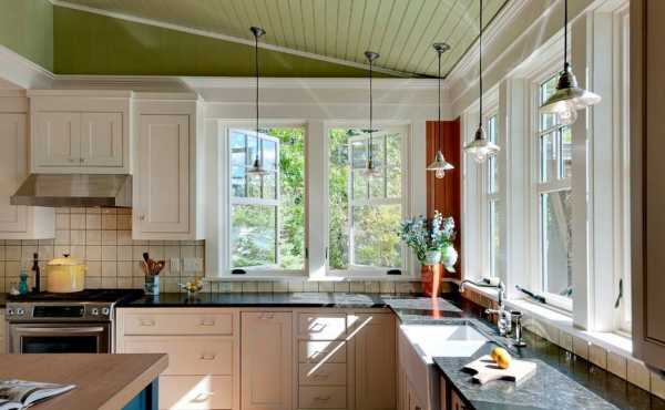 Расстановка мебели в кухне с двумя окнами