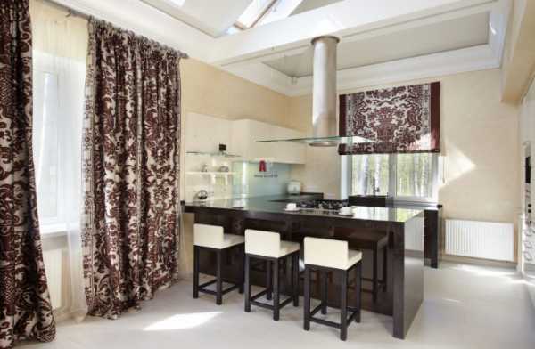Оформление окон в кухне гостиной в современном стиле