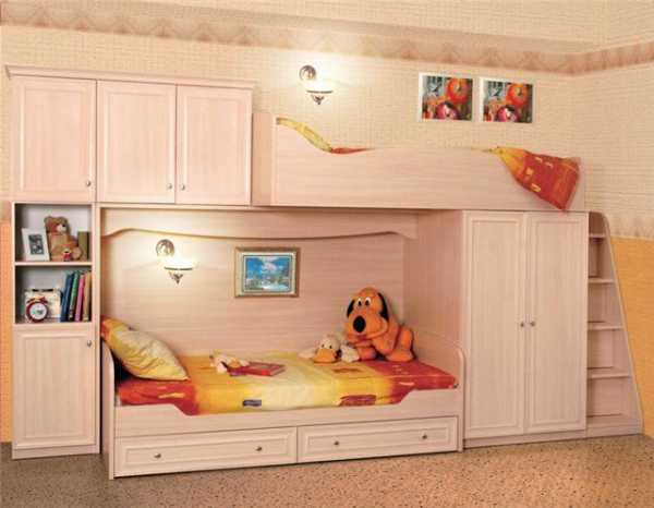Двухспальная кровать в шкафу