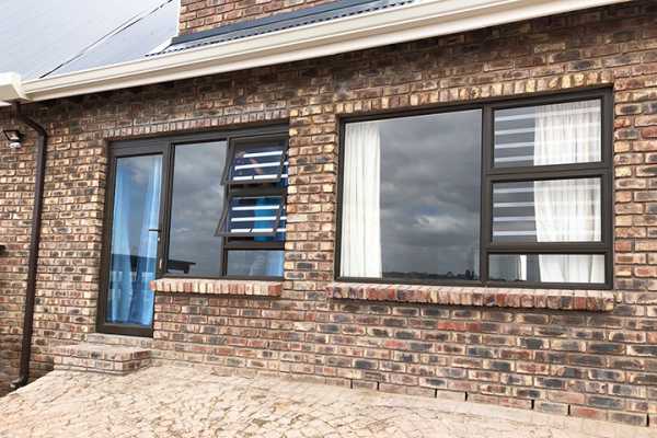 Окна пластиковые с решеткой – Прозрачные решетки на окна из поликарбоната