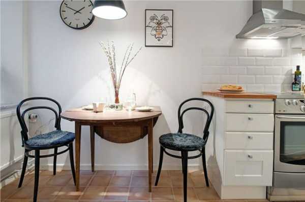 Стол со стульями в маленькую кухню