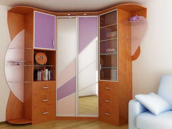 Большой шкаф для маленькой комнаты