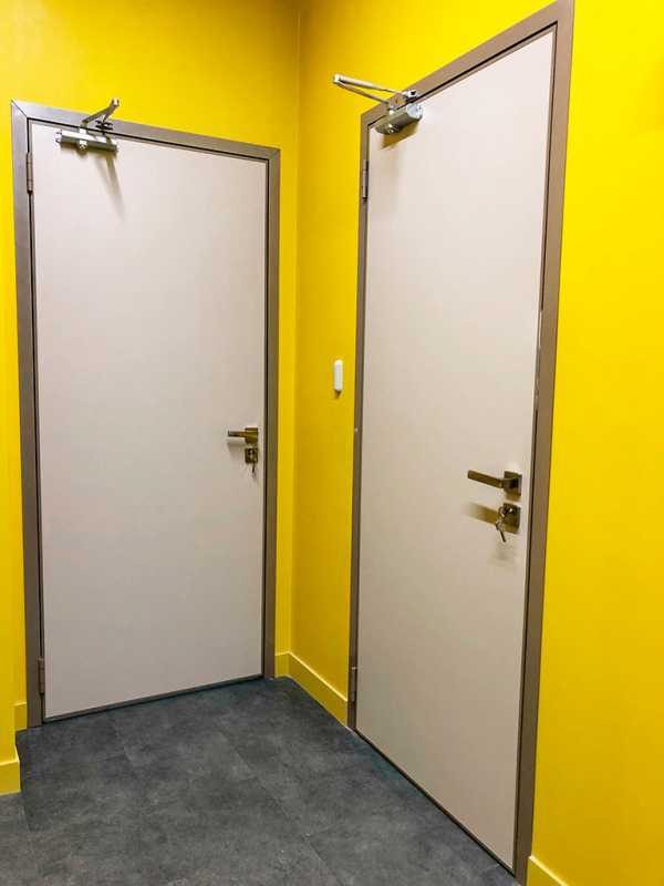 Установка дополнительной двери в общем коридоре