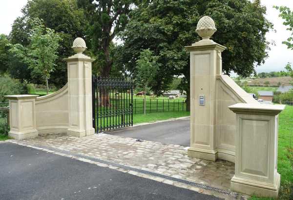 Установка столбов для въездных ворот – Столбы для ворот из кирпича или ...