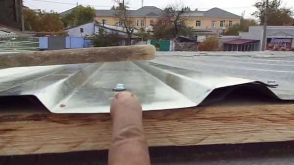 Видео как кроют крышу профнастилом –  правильно крыть и покрыть .